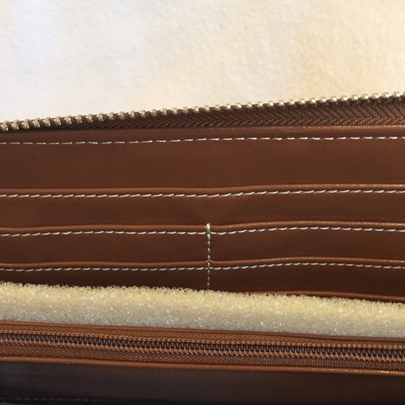 A BRAND NEW W/Tags, Comsi Comsa wallet. - Picture 4 of 8